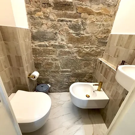 Ted's Torre Apartman *